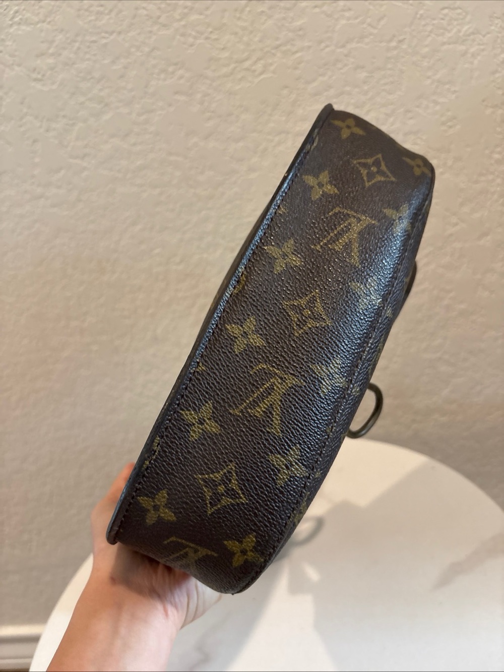 Louis Vuitton GM Saint Cloud Brown Monogram Crossbody Bag - Picture 4 of 16